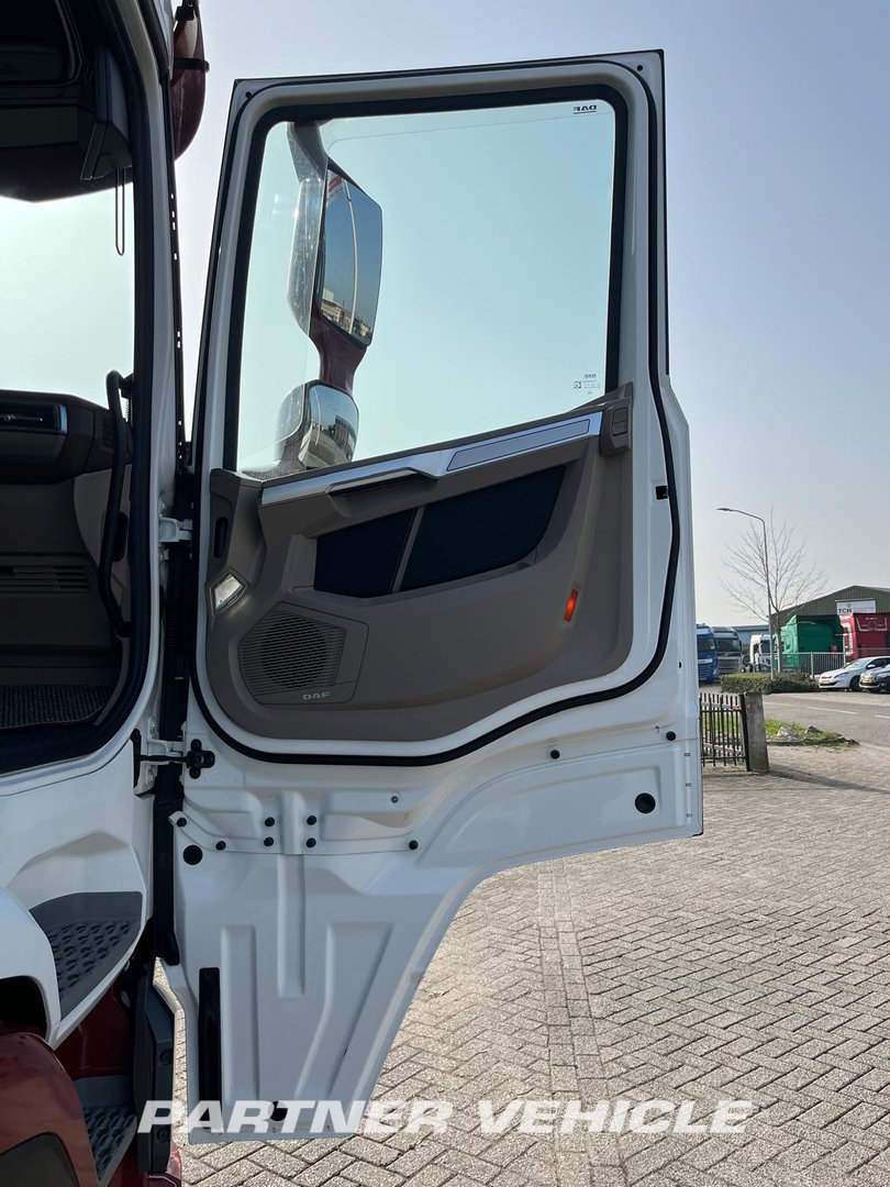 frontLeft : DAF XG+ 530 sattelzugmaschine