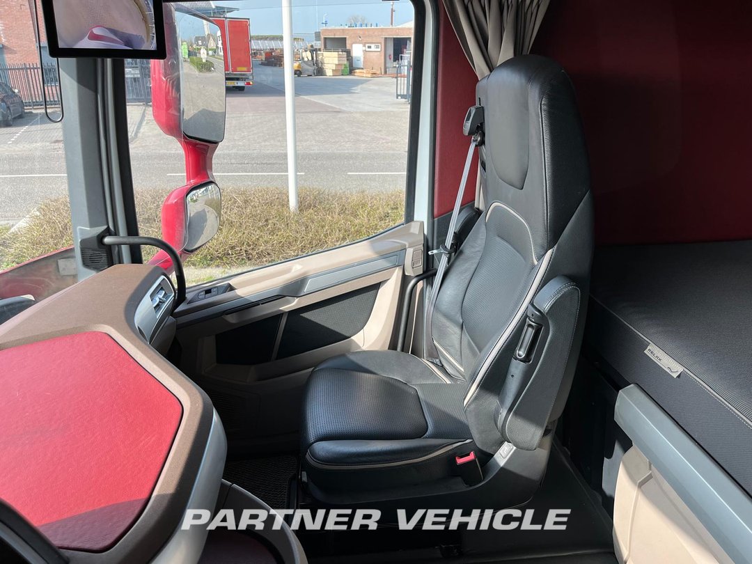 frontLeft : DAF XG+ 530 sattelzugmaschine