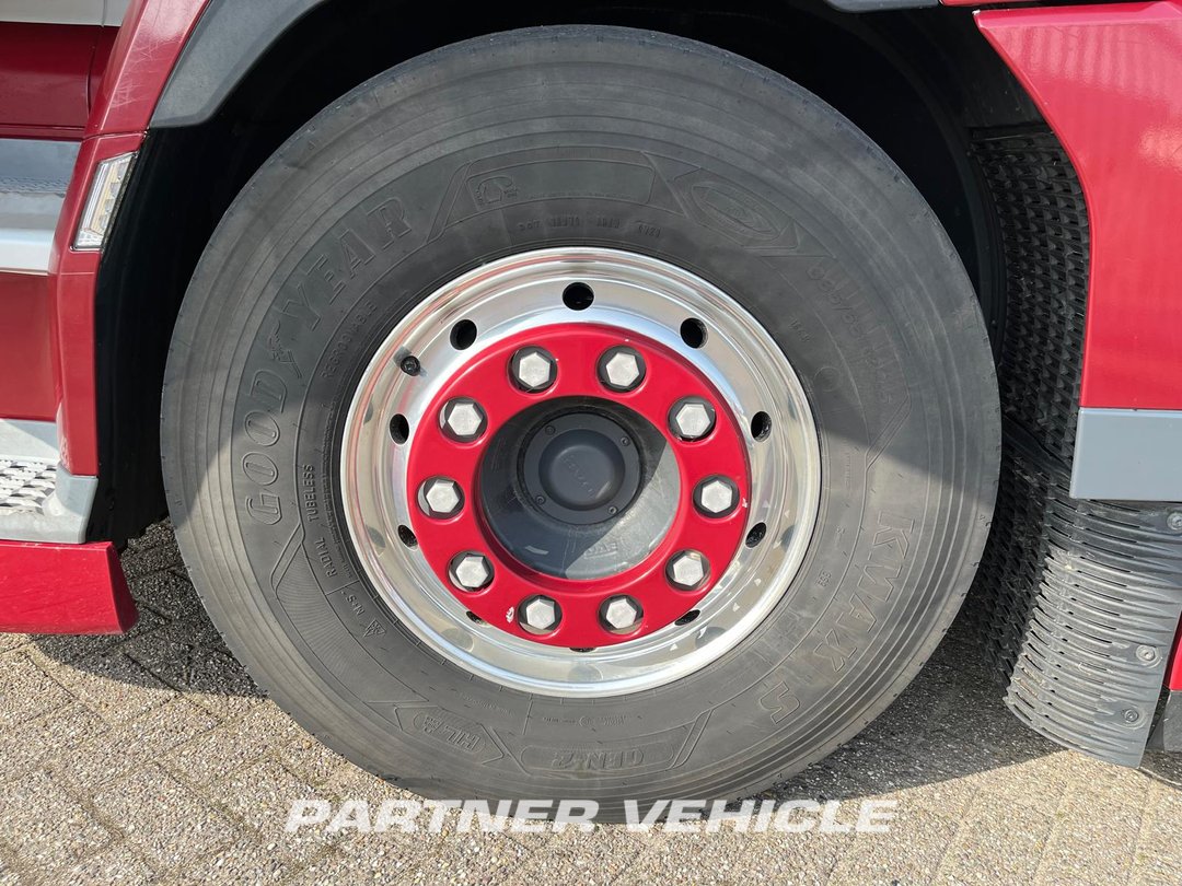 frontLeft : DAF XG+ 530 sattelzugmaschine