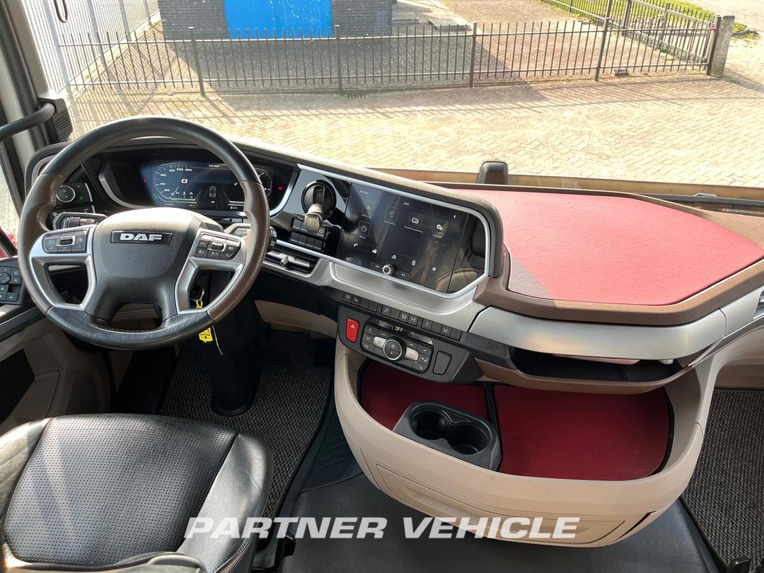 frontLeft : DAF XG+ 530 sattelzugmaschine