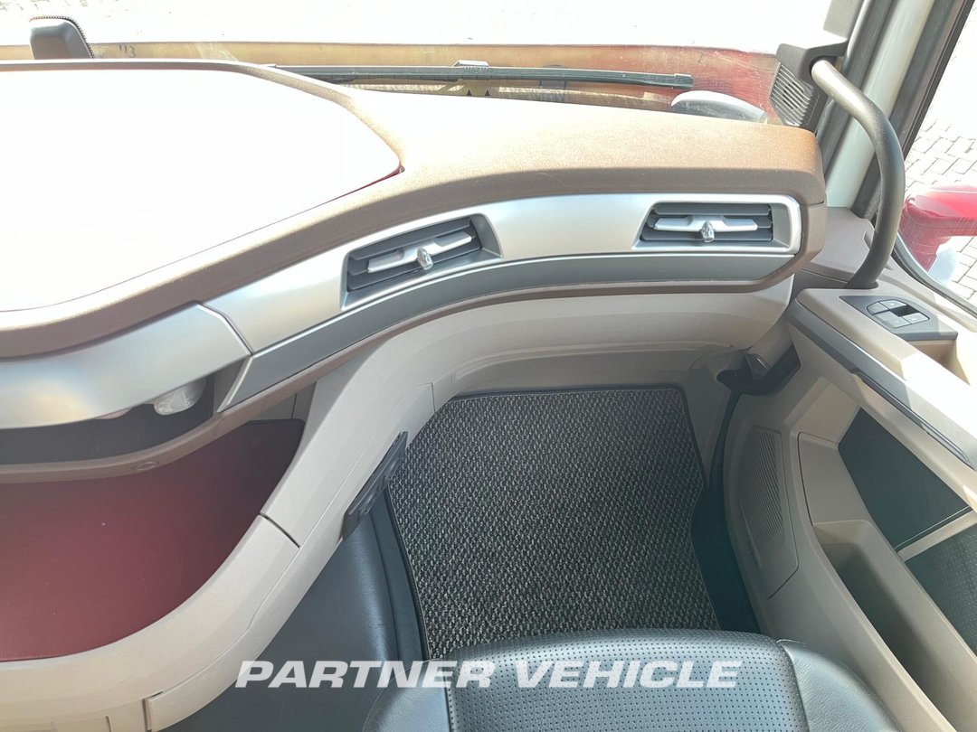 frontLeft : DAF XG+ 530 sattelzugmaschine