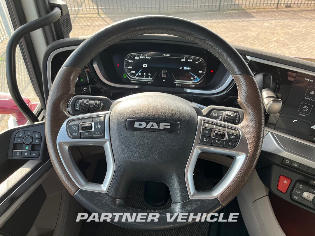 frontLeft : DAF XG+ 530 sattelzugmaschine