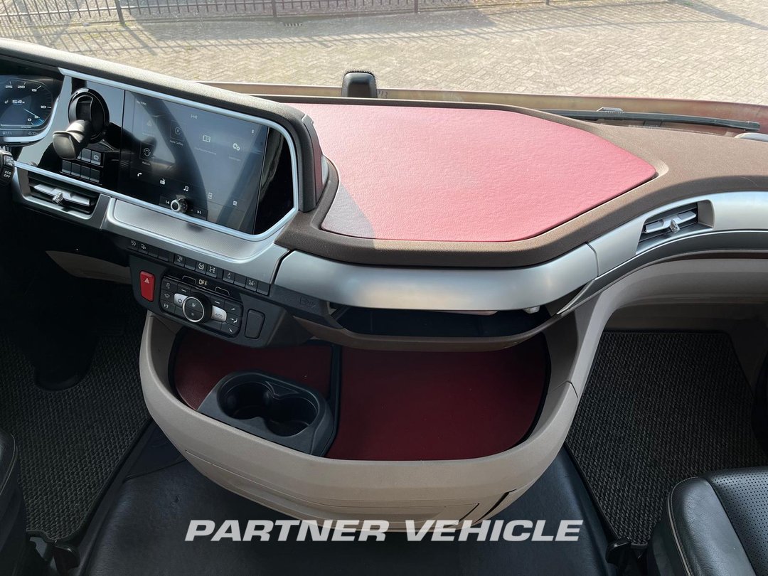 frontLeft : DAF XG+ 530 sattelzugmaschine