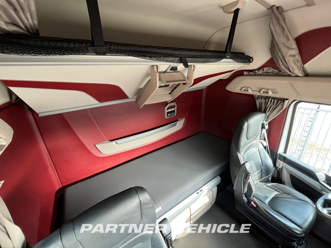 frontLeft : DAF XG+ 530 sattelzugmaschine