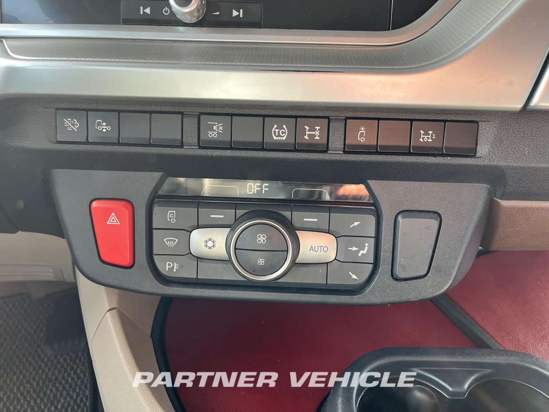 frontLeft : DAF XG+ 530 sattelzugmaschine
