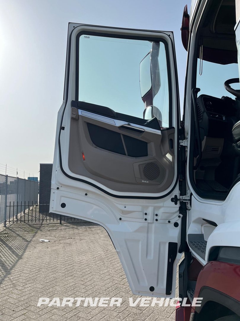 frontLeft : DAF XG+ 530 sattelzugmaschine