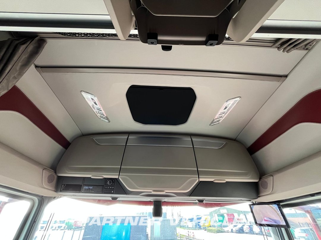frontLeft : DAF XG+ 530 sattelzugmaschine