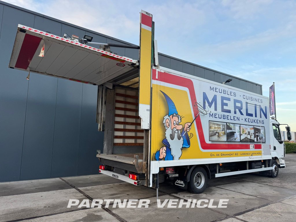 frontLeft : Renault Midlum 220 umpikori kuorma-auto