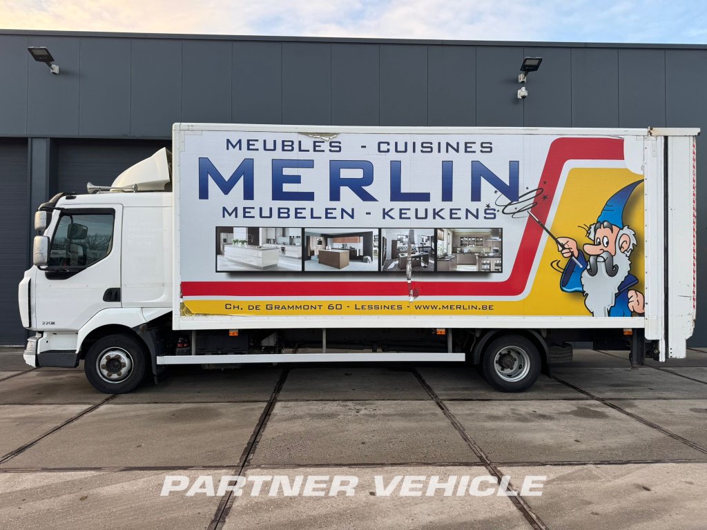 frontLeft : Renault Midlum 220 umpikori kuorma-auto
