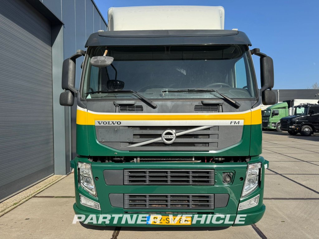 frontLeft : Volvo FM 330 Dragbil