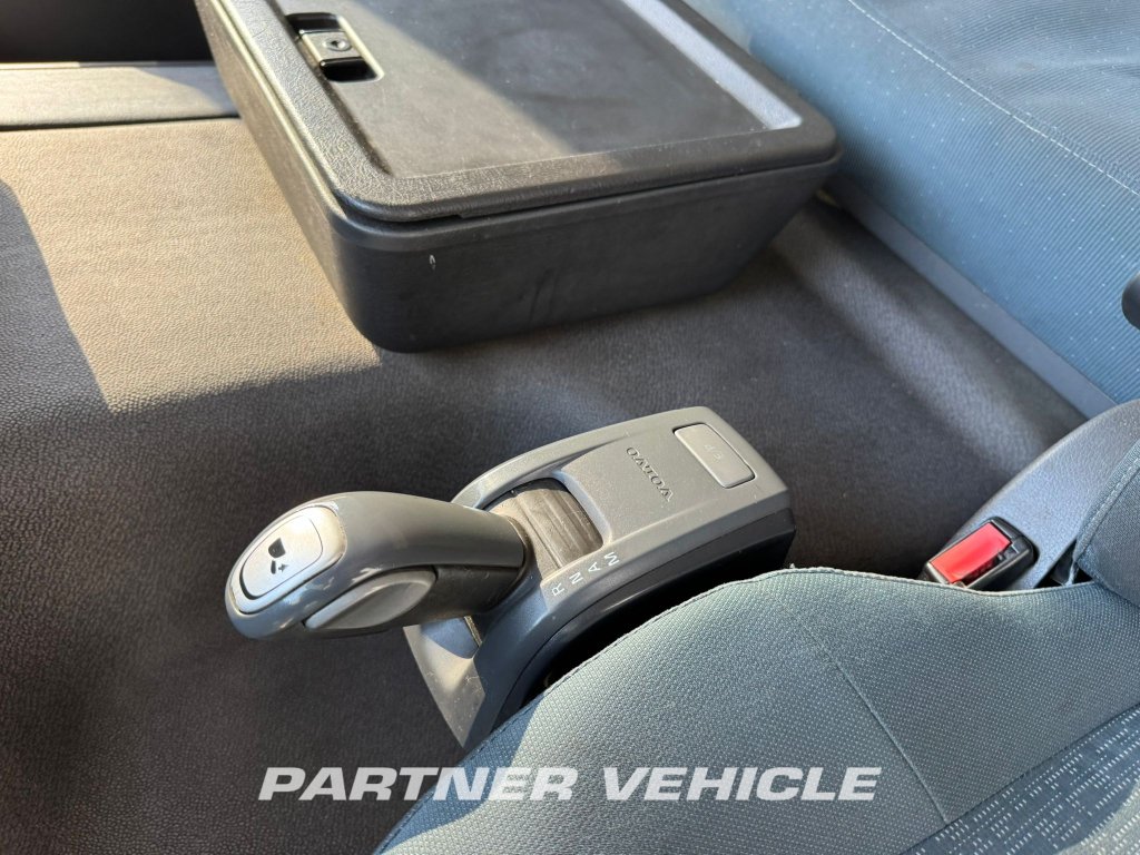 frontLeft : Volvo FM 330 Dragbil