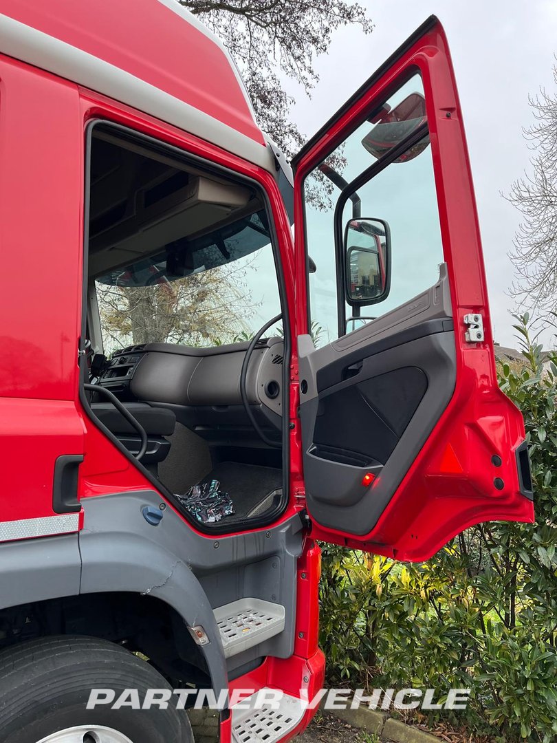 frontLeft : DAF CF 450 Tracteur routier