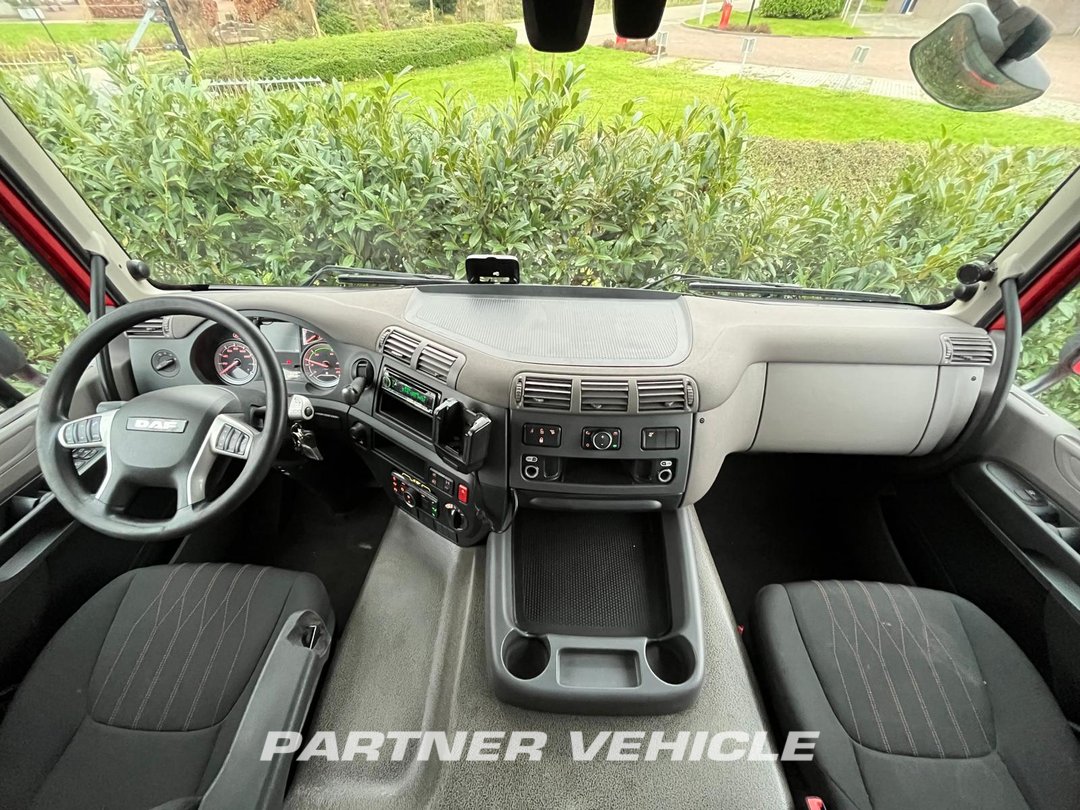 frontLeft : DAF CF 450 Tracteur routier