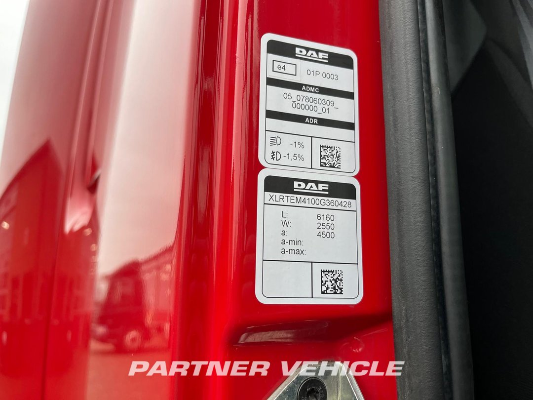 frontLeft : DAF CF 450 Tracteur routier