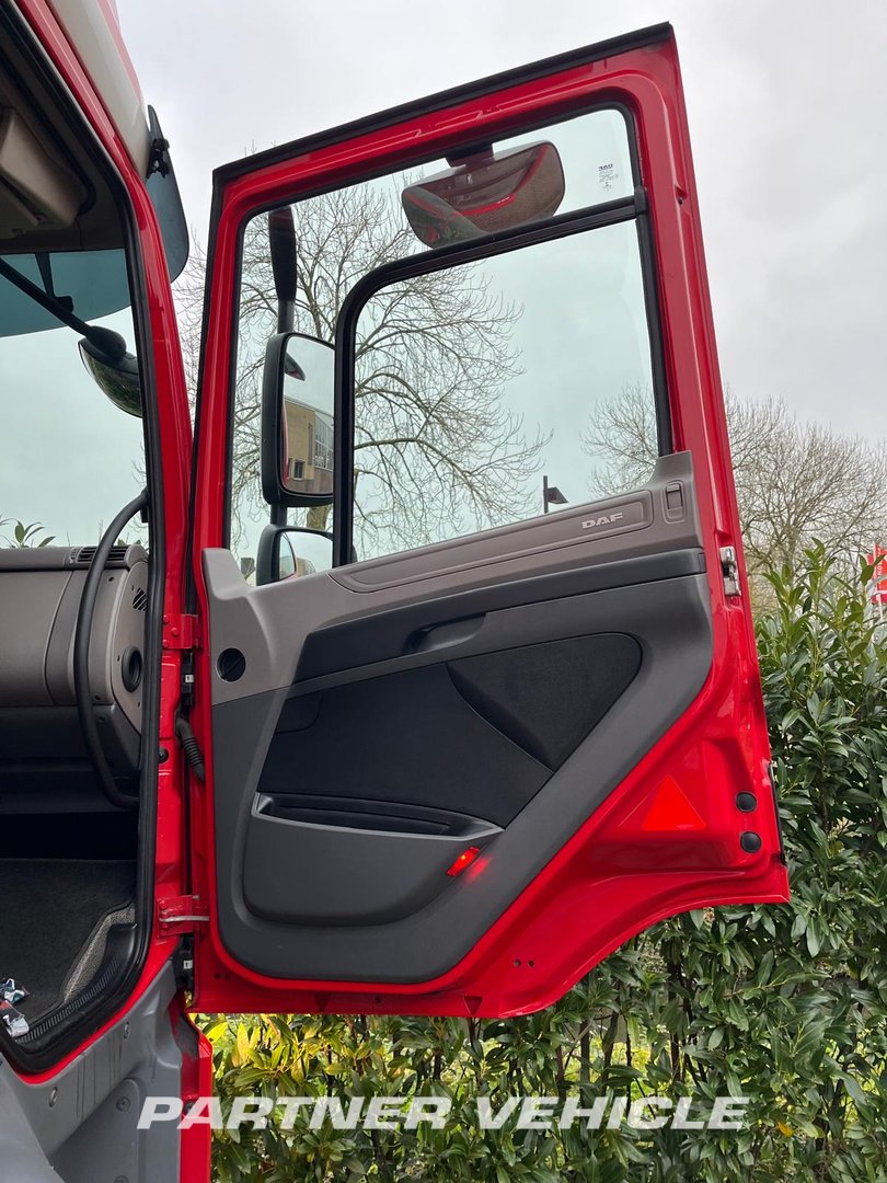 frontLeft : DAF CF 450 Tracteur routier