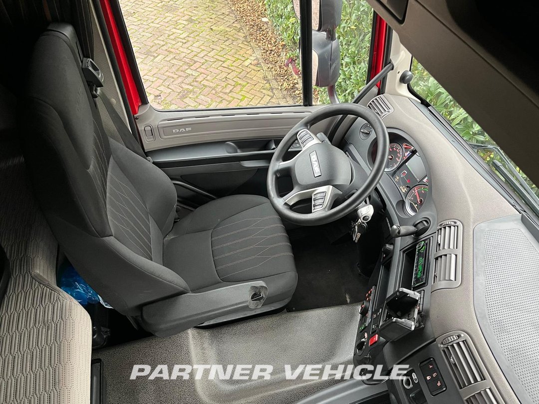 frontLeft : DAF CF 450 Tracteur routier