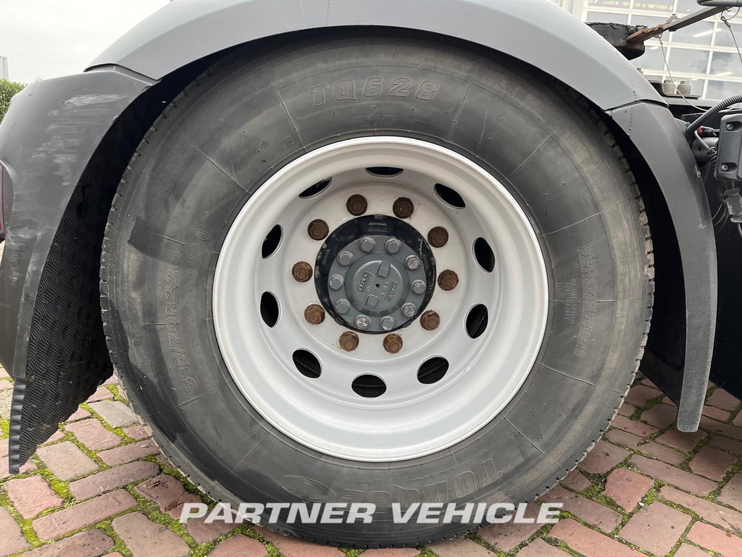 frontLeft : DAF CF 450 Tracteur routier