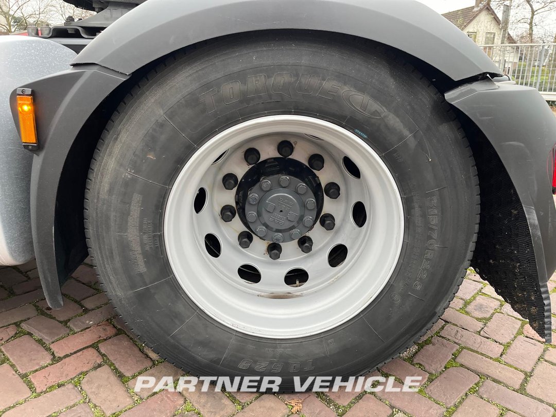 frontLeft : DAF CF 450 Tracteur routier