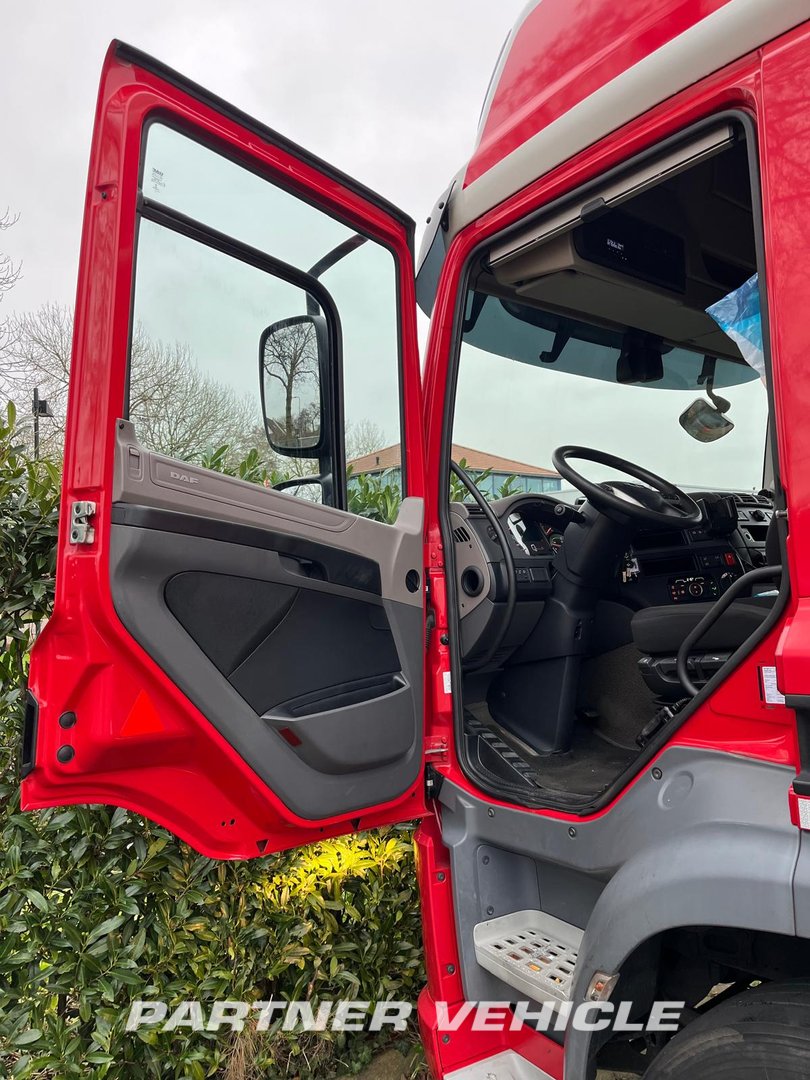 frontLeft : DAF CF 450 Tracteur routier