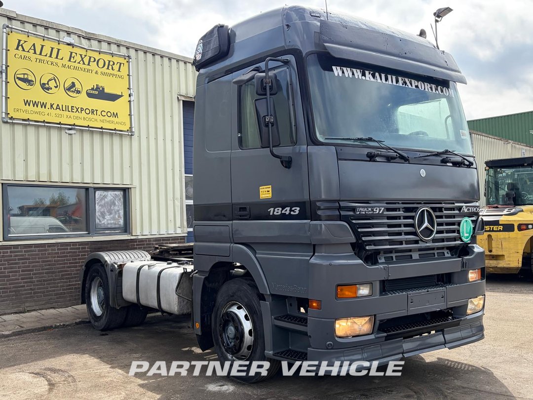 frontLeft : Mercedes Actros 1843 Tractor