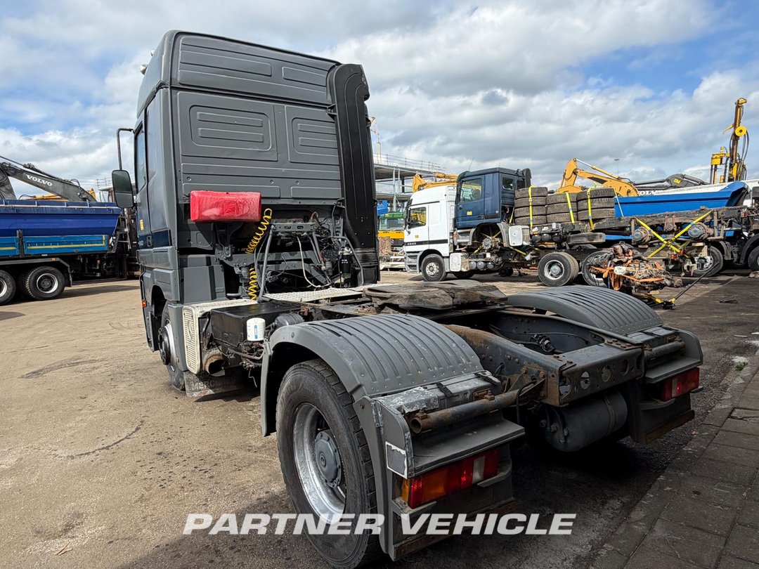 frontLeft : Mercedes Actros 1843 Tractor