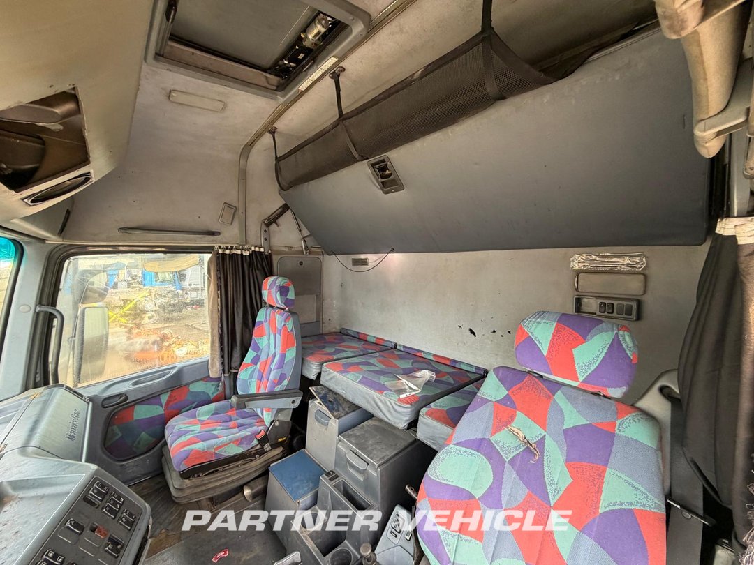 frontLeft : Mercedes Actros 1843 Tractor