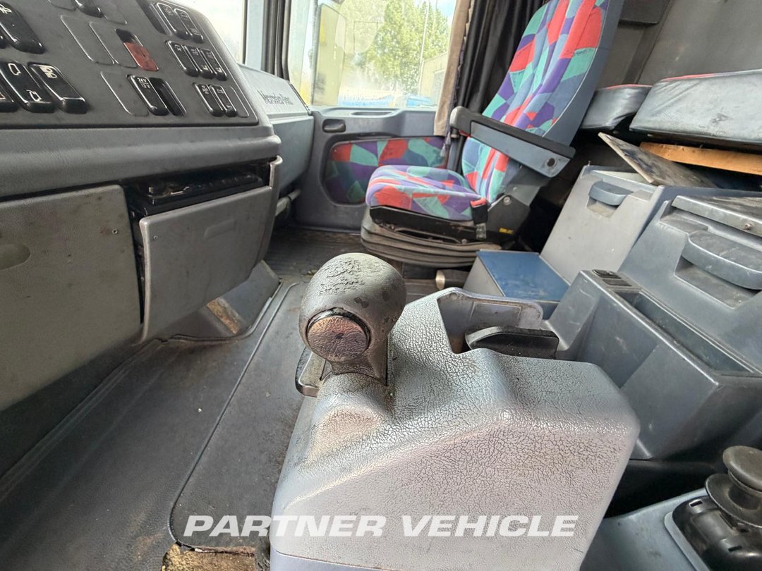 frontLeft : Mercedes Actros 1843 Tractor