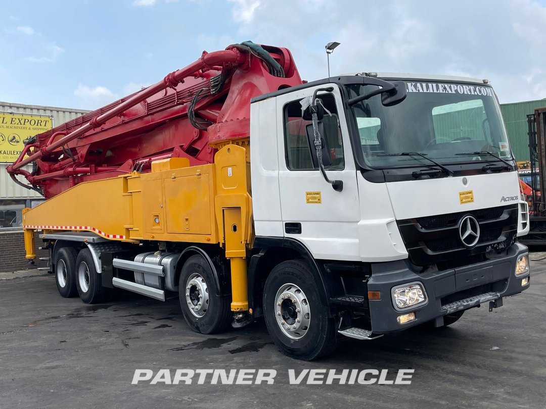 frontLeft : Mercedes Actros 4141 Concrete pump