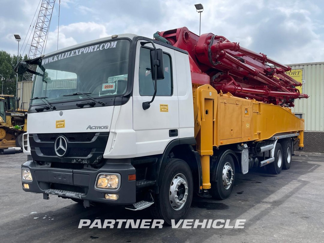 frontLeft : Mercedes Actros 4141 Concrete pump
