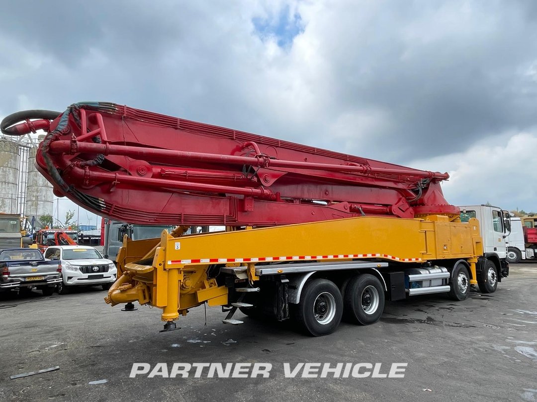frontLeft : Mercedes Actros 4141 Concrete pump