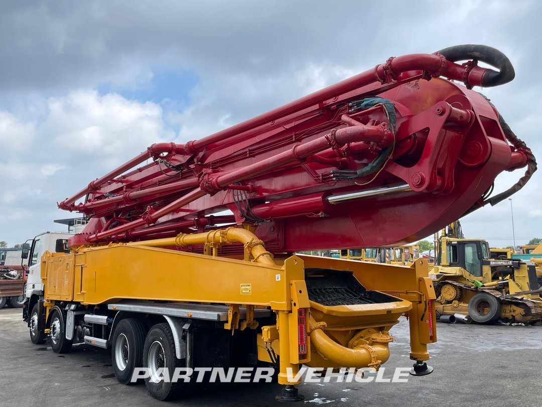 frontLeft : Mercedes Actros 4141 Concrete pump