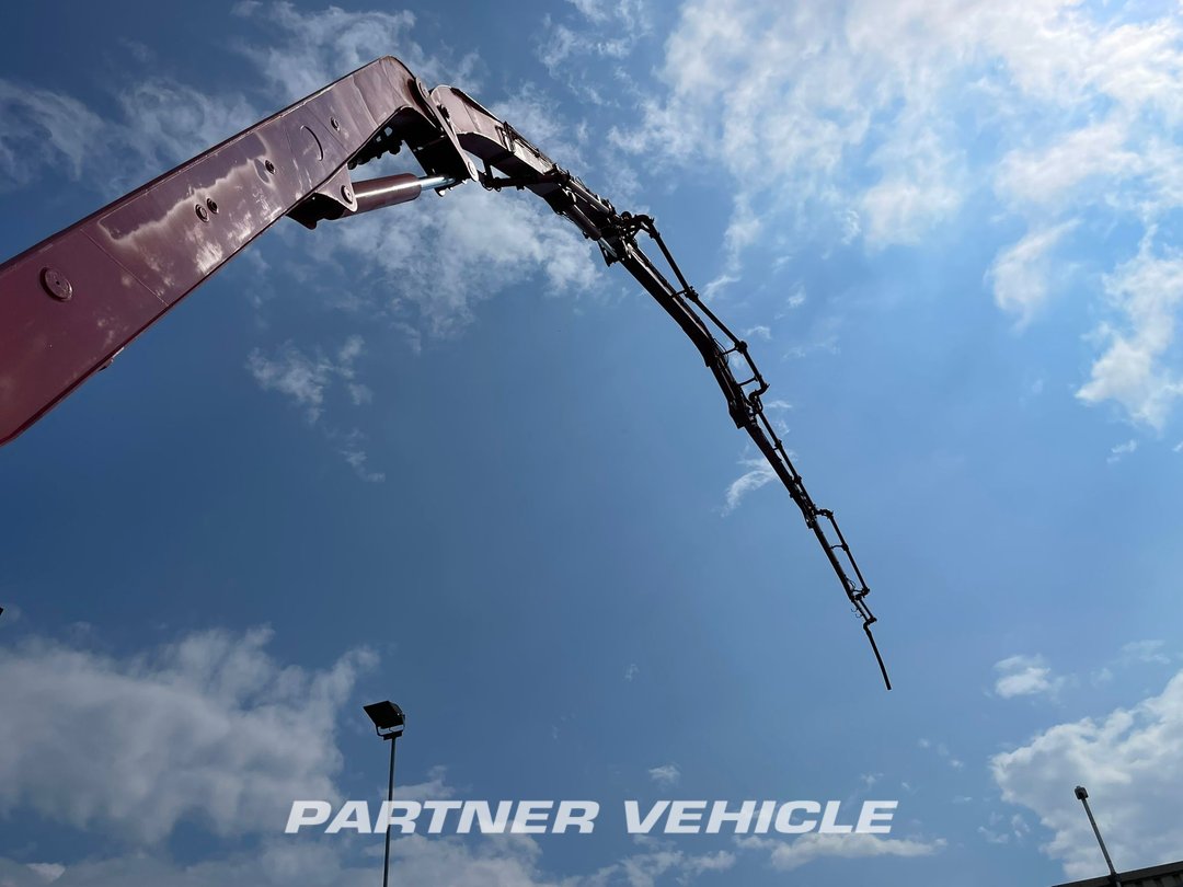 frontLeft : Mercedes Actros 4141 Concrete pump