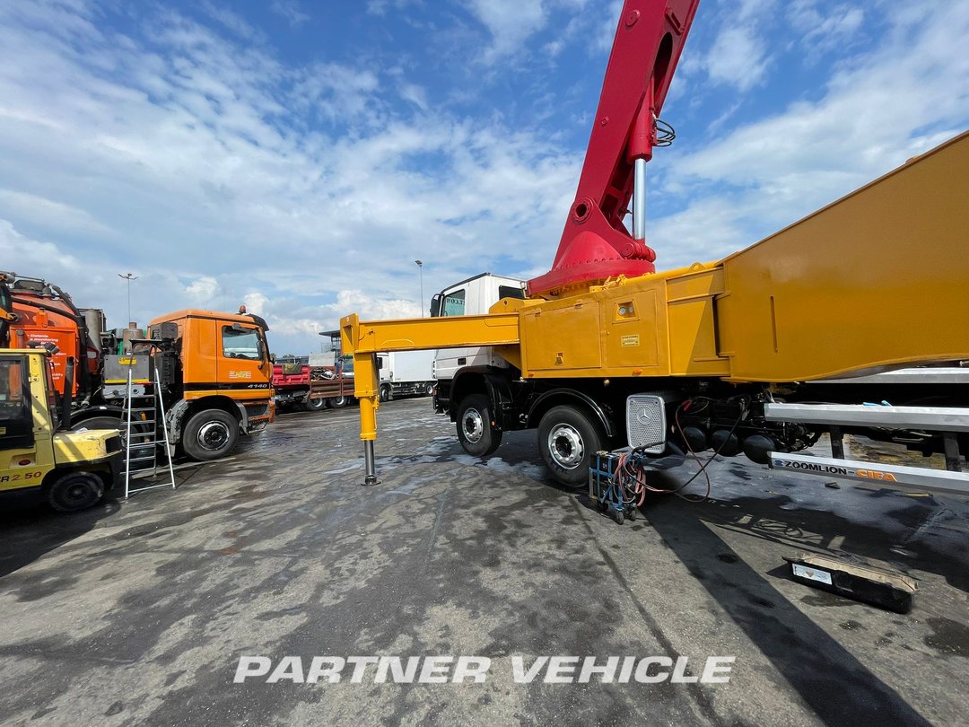 frontLeft : Mercedes Actros 4141 Concrete pump