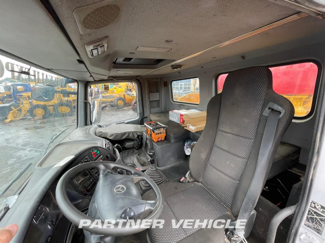 frontLeft : Mercedes Actros 4141 Concrete pump