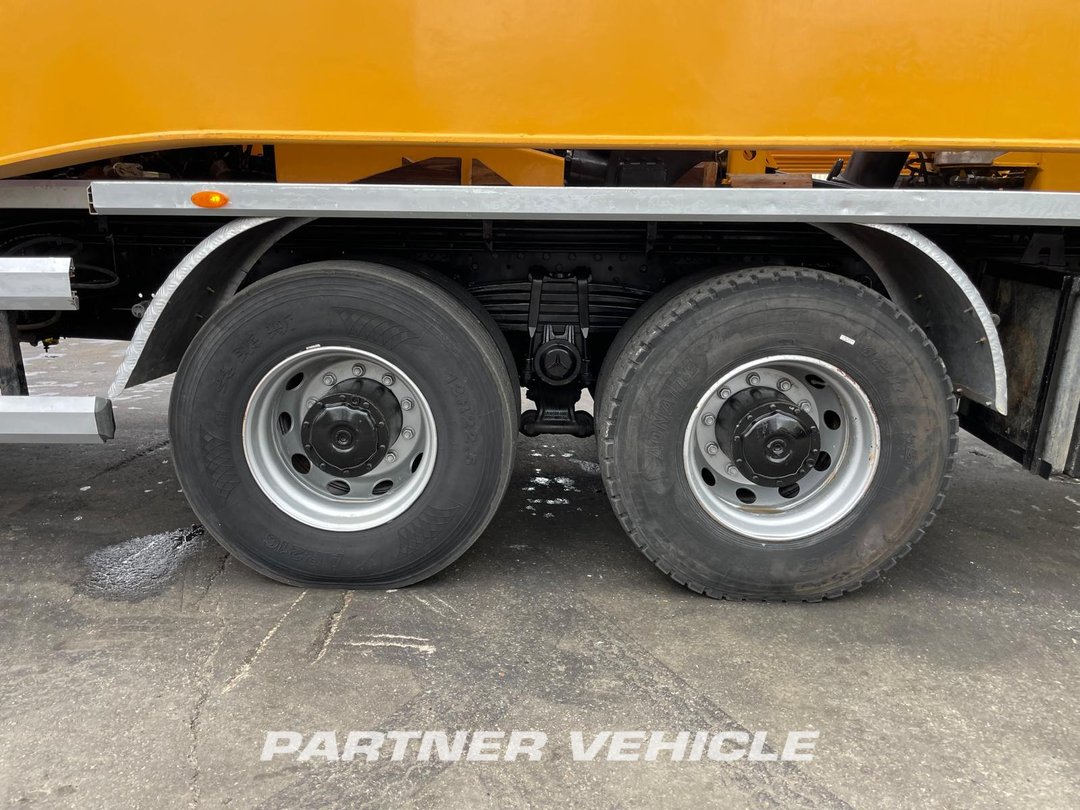 frontLeft : Mercedes Actros 4141 Concrete pump