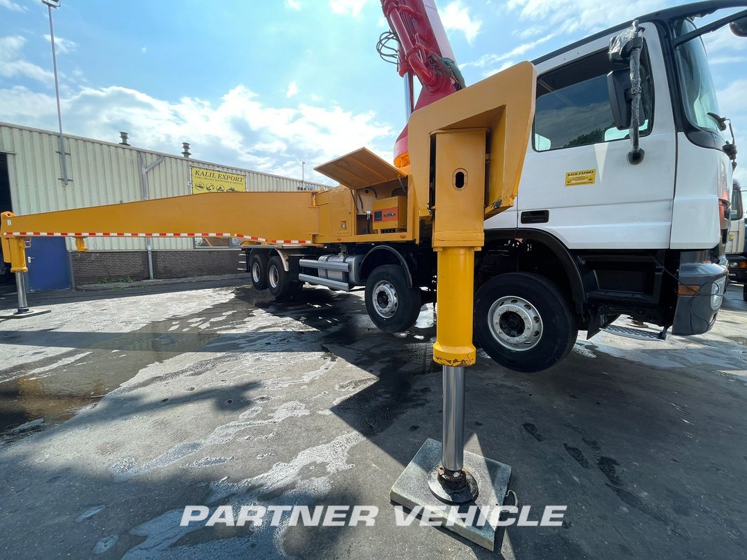 frontLeft : Mercedes Actros 4141 Concrete pump
