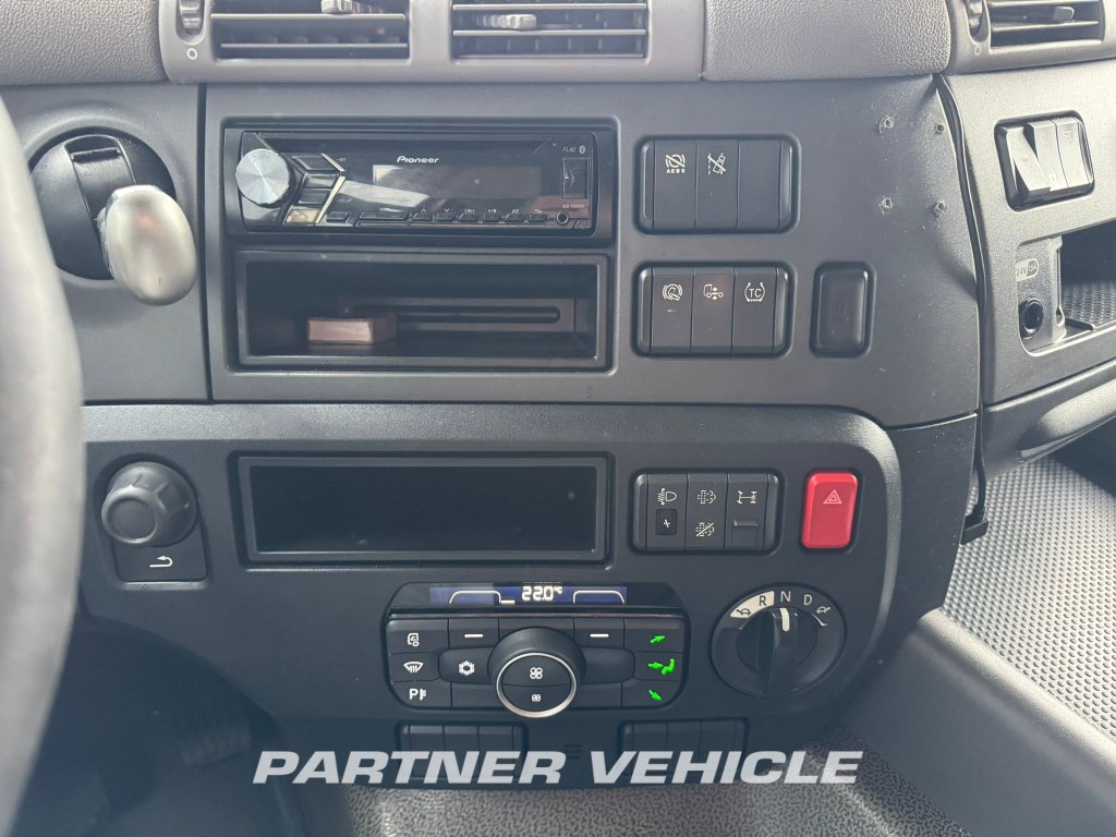 frontLeft : DAF CF 410 Tracteur routier