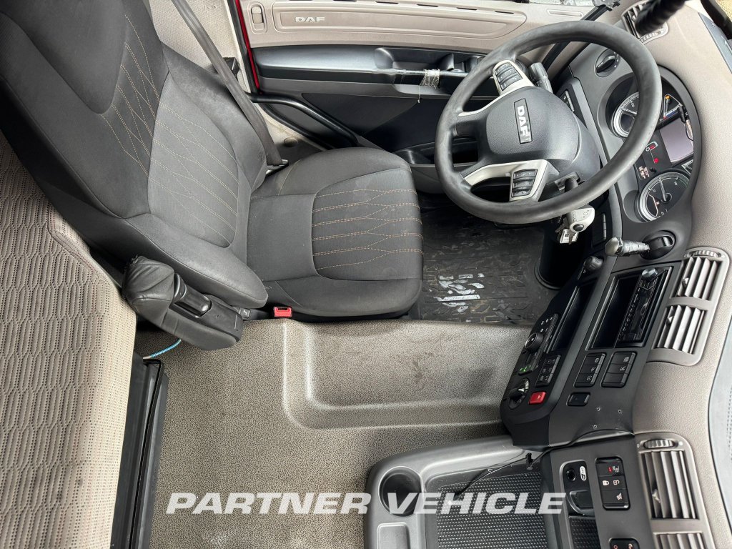 frontLeft : DAF CF 410 Tracteur routier