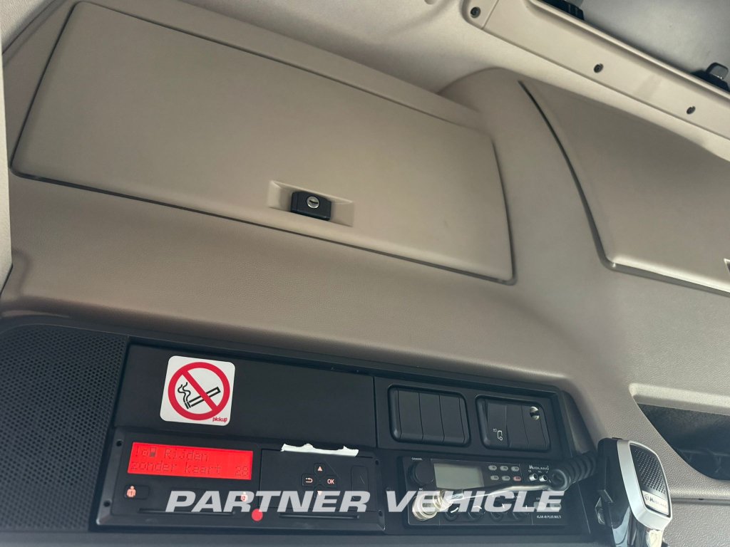 frontLeft : DAF CF 410 Tracteur routier