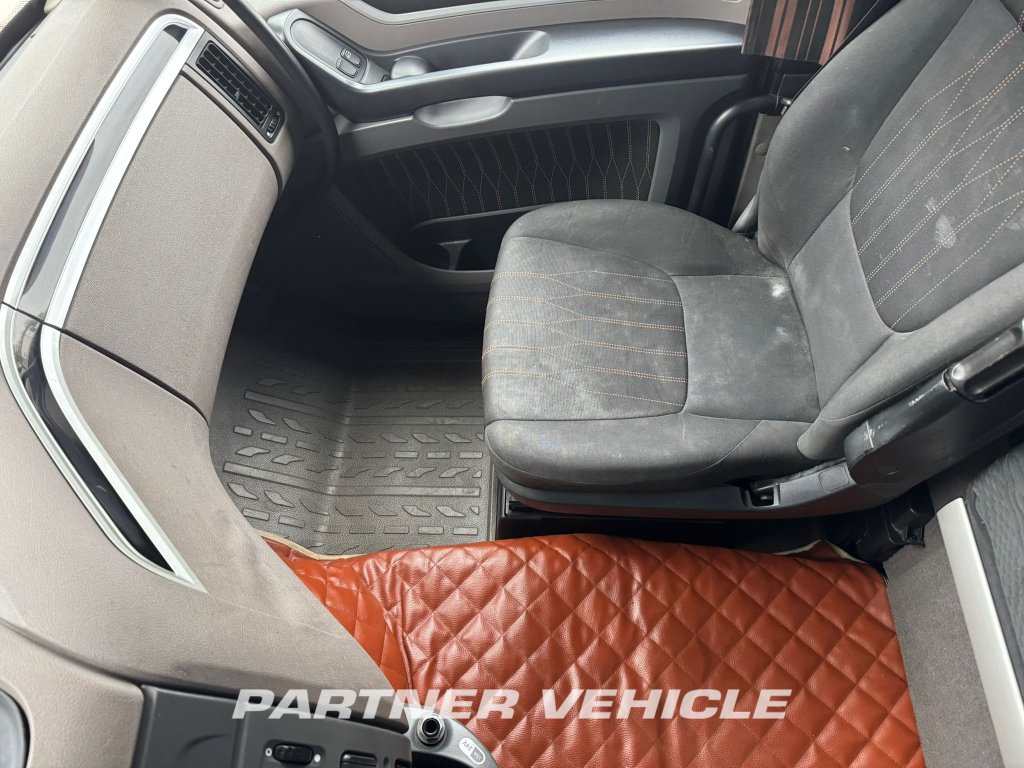 frontLeft : DAF XF 430 tegljač