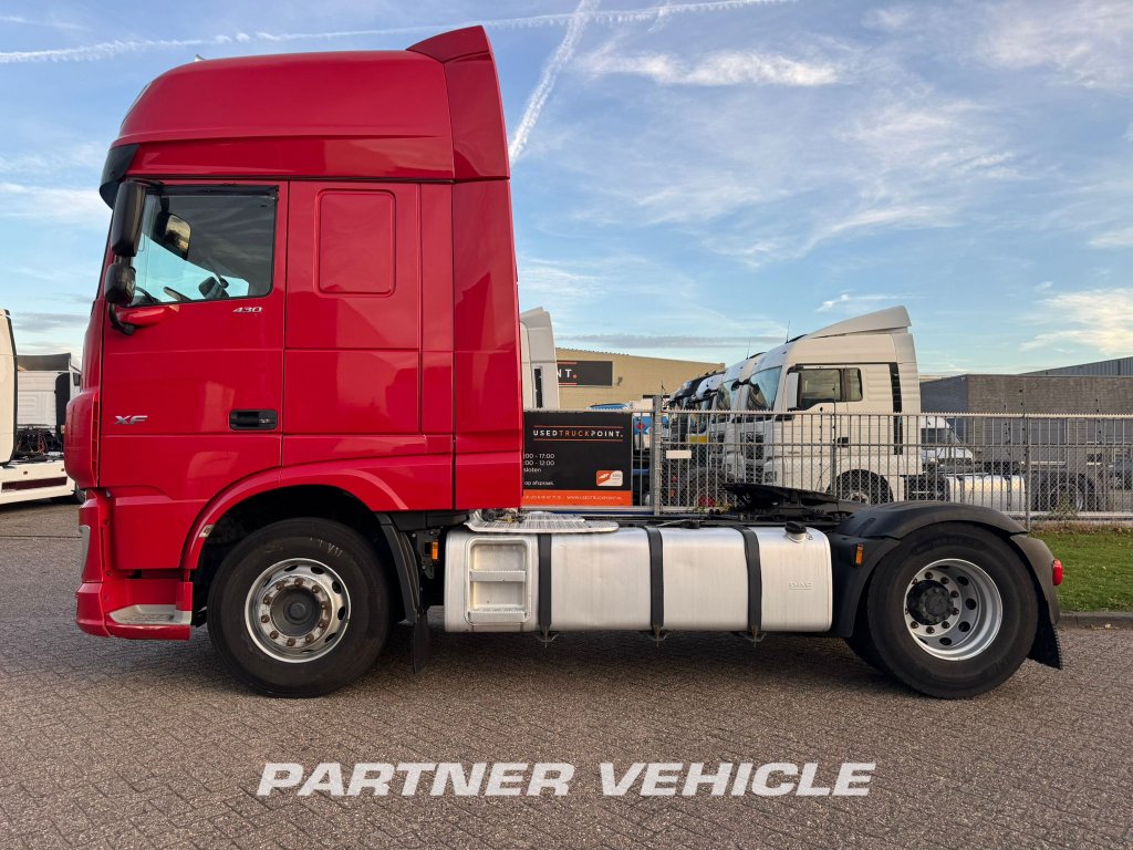 frontLeft : DAF XF 430 Dragbil