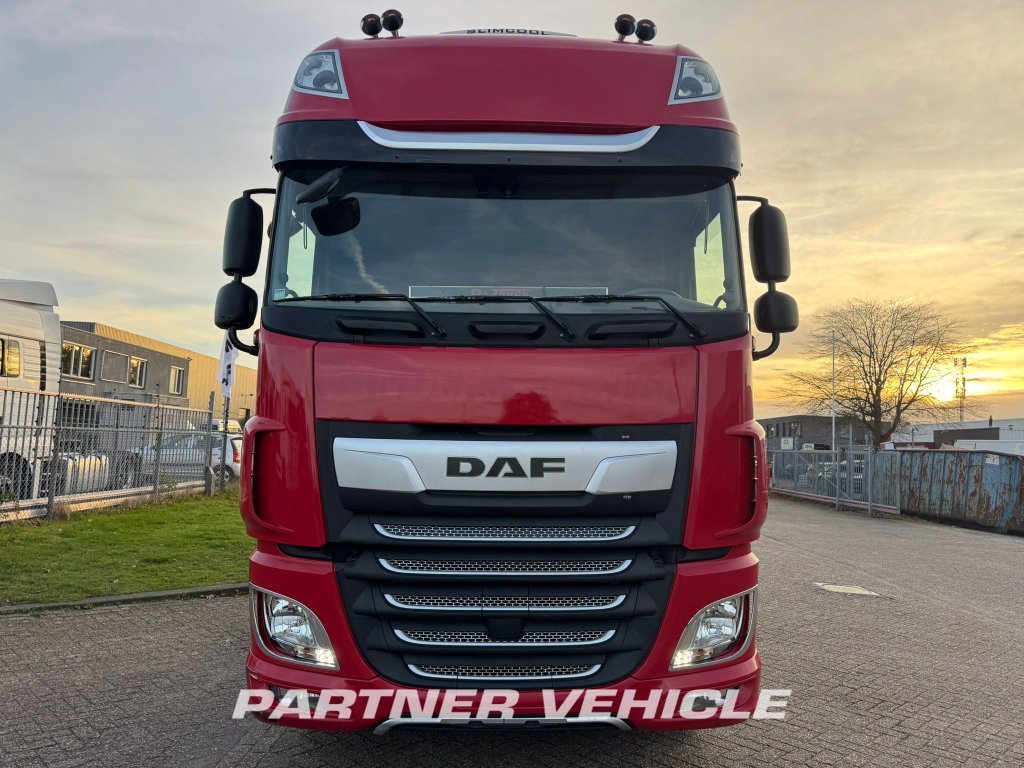 frontLeft : DAF XF 430 Dragbil