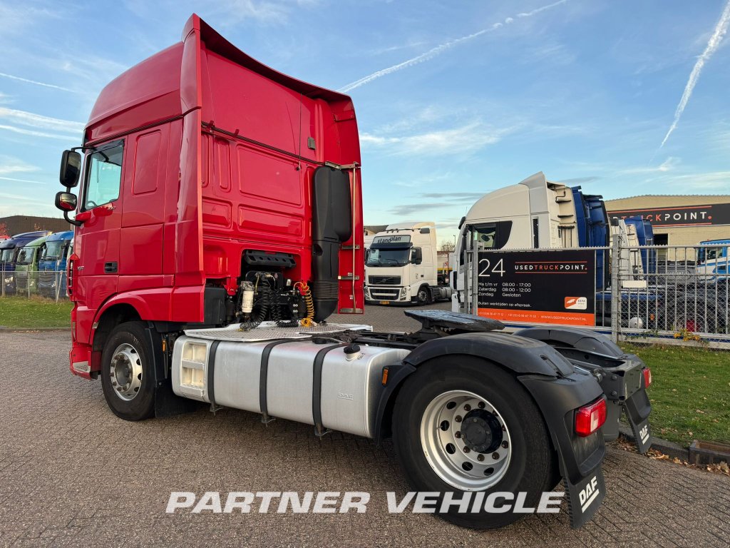 frontLeft : DAF XF 430 Dragbil