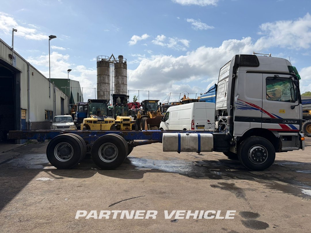 frontLeft : Mercedes Actros 3353 الشاسيه