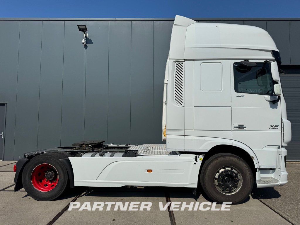 frontLeft : DAF XF 440 Trækker
