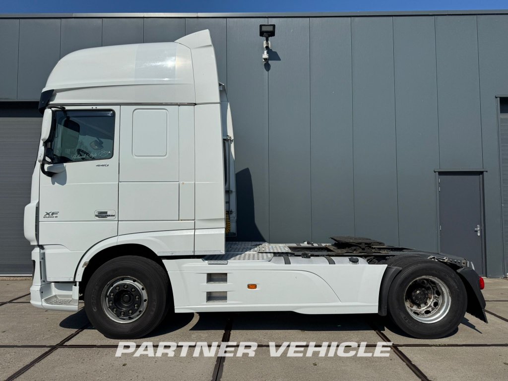 frontLeft : DAF XF 440 Trækker