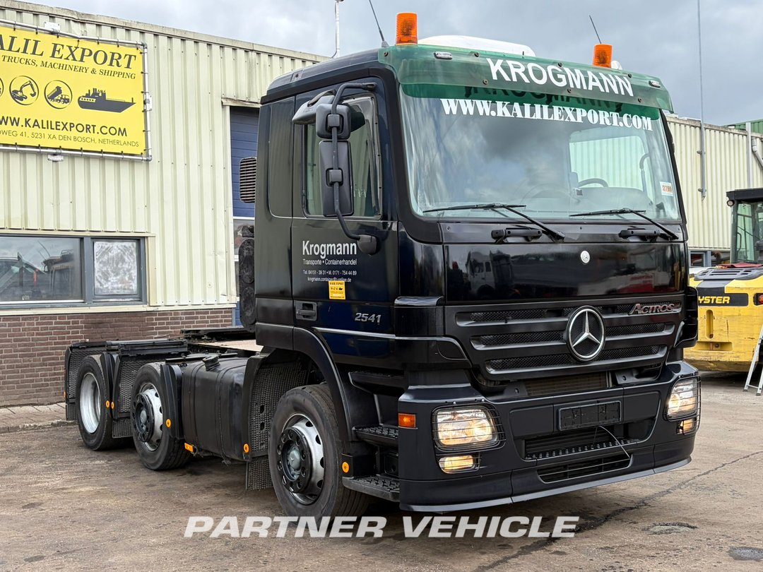 frontLeft : Mercedes Actros 2541 Tracteur routier