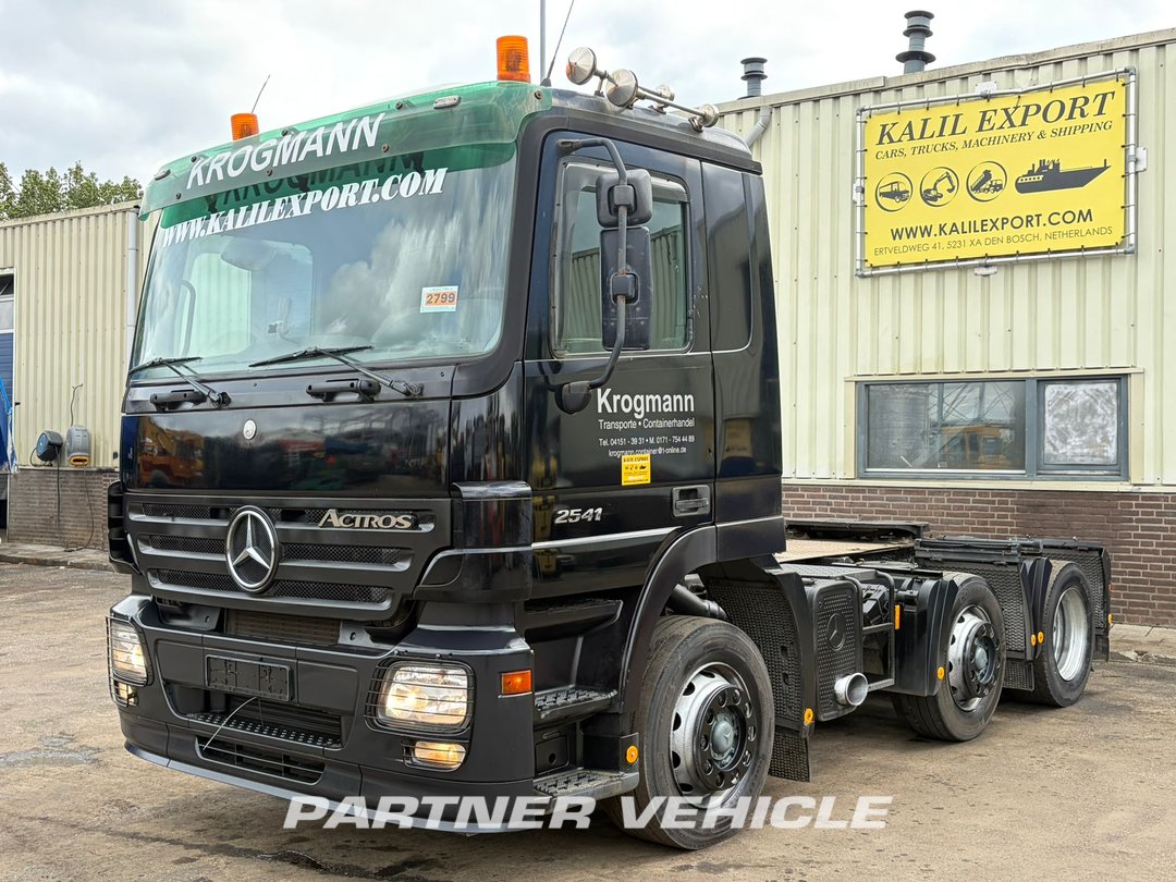 frontLeft : Mercedes Actros 2541 Tracteur routier