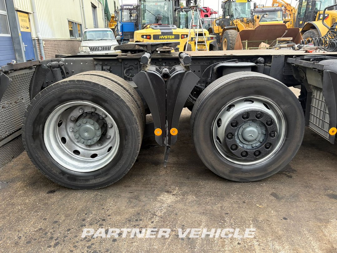 frontLeft : Mercedes Actros 2541 Tracteur routier