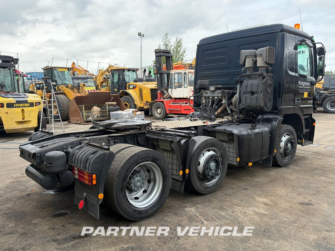 frontLeft : Mercedes Actros 2541 Tracteur routier